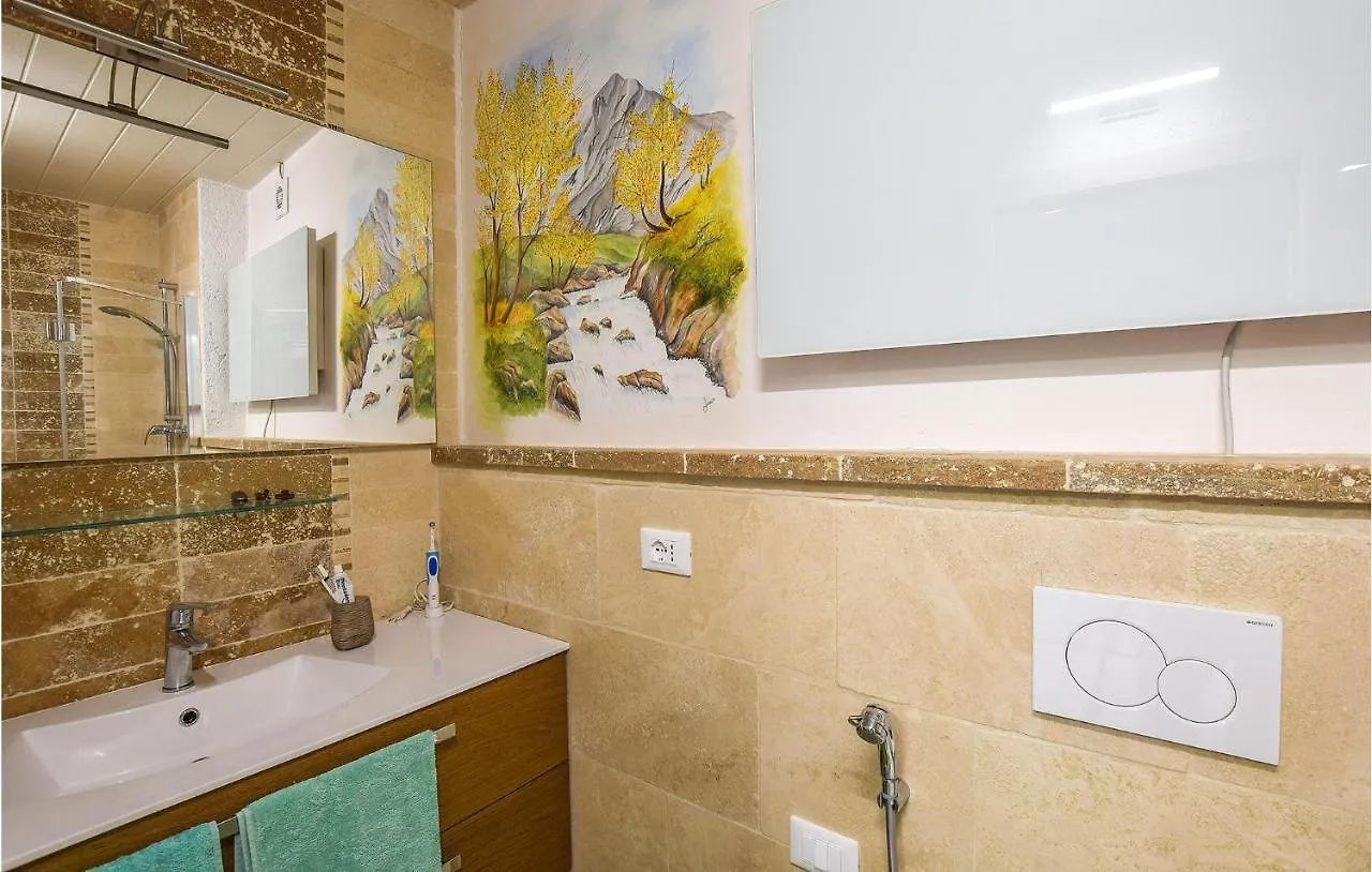 Stunning Home In Borgo Valbelluna With Kitchen Sant'Antonio Tortal Italy